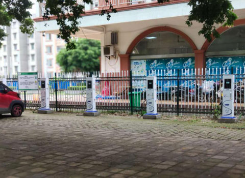 柳州市第八中学-7KW立式交流充电桩-60KW双枪直流充电桩