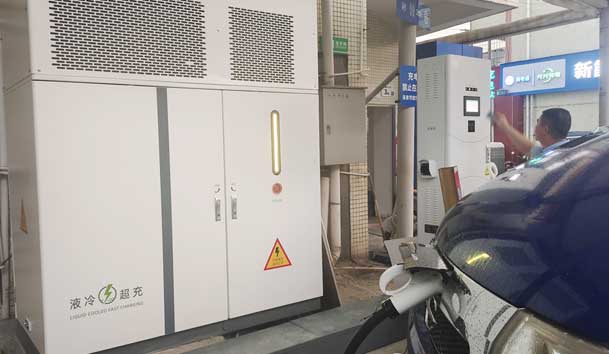 【重卡电动先锋】z6尊龙凯时300-400kW重卡充电桩：亮点与应用典范(图2)